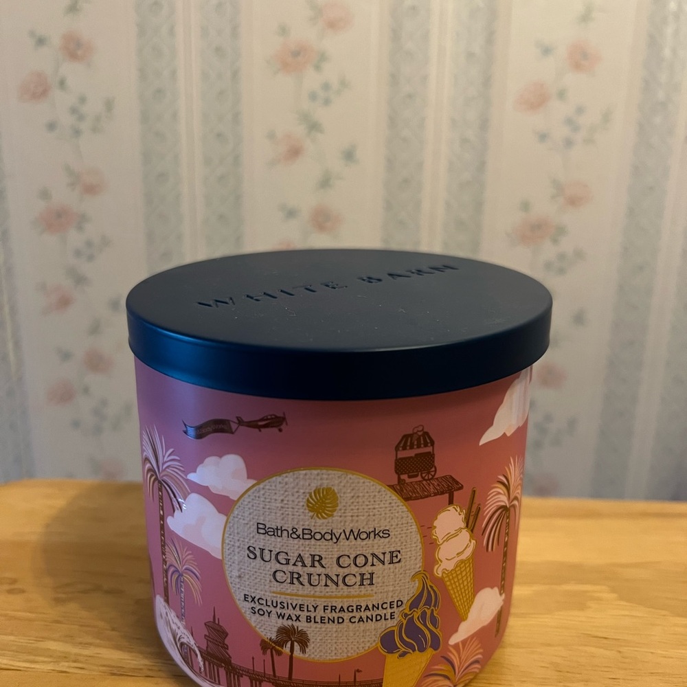 Bath & Body Works Sugar Cone Crunch Candle - Pink and Blue
